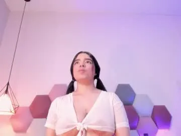 valeriablythe model from cb