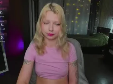 yourlovelyeve model from cb