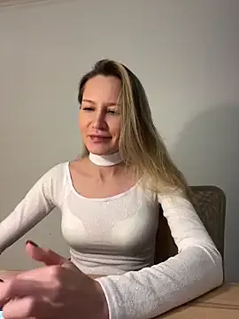 1Moonlight1 on StripChat