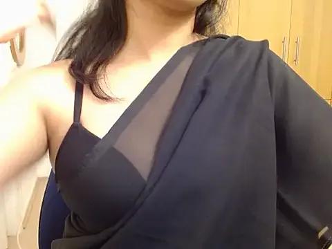 aahna33 on StripChat 