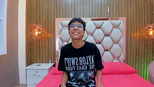 adams_bobby on StripChat