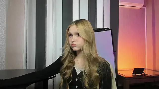 AdelineCrash model from StripChat