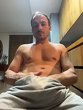 Adventurehotman model from StripChat