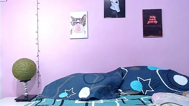 aisha_laurent model from StripChat