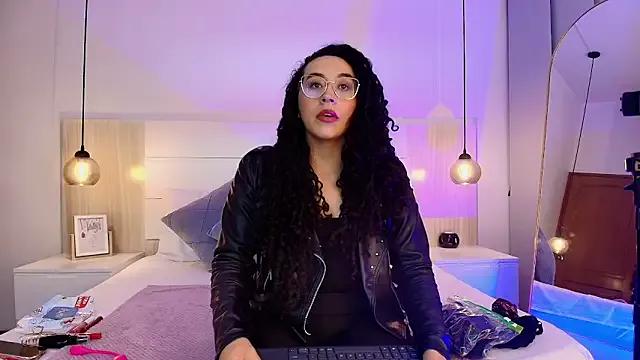 alehia_cute on StripChat