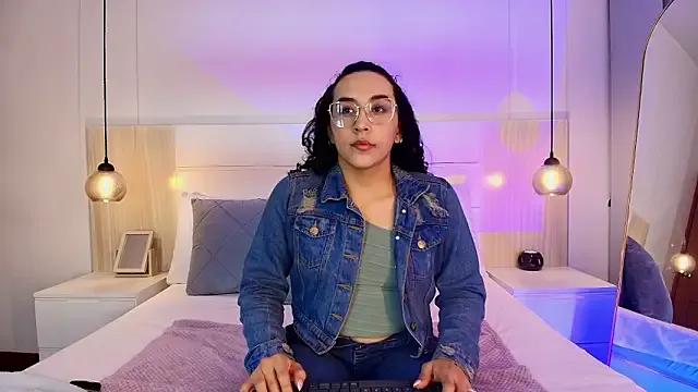 alehia_cute on StripChat