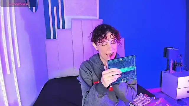 AliceMadnes on StripChat