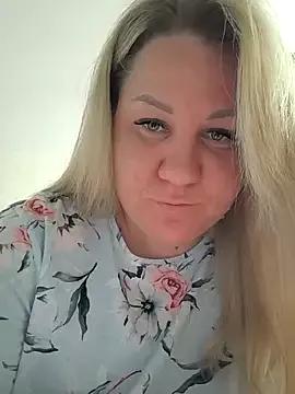 AnnaCurvy on StripChat 