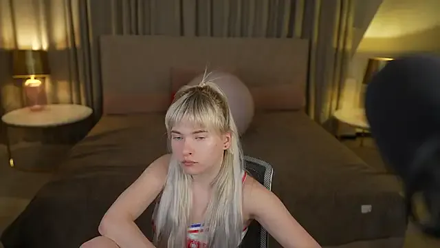 Ava_kiss054 on StripChat