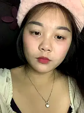 Baa-bee22 on StripChat