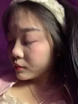 Baa-bee22 on StripChat