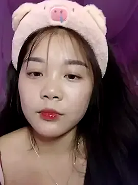 Baa-bee22 on StripChat
