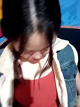 Bee-bgolden on StripChat