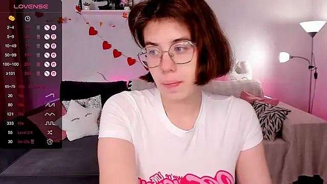BellaCaress on StripChat