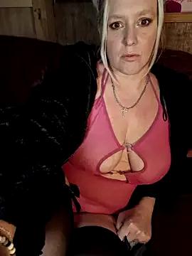 Bouncy-Bella28X — Get tits out