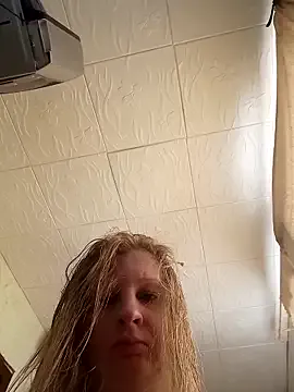 BustyBlond