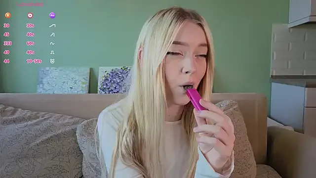 Chanelbayerr model from StripChat