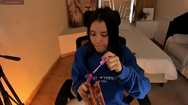 Cherrybombs_ model from StripChat