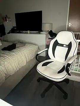 CurvyGirlMyla — Freechat on StripChat