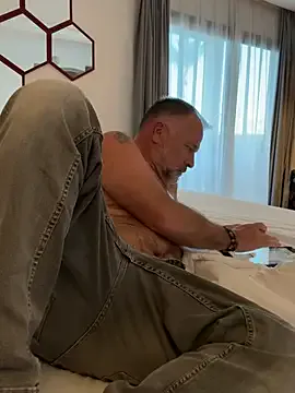 DaddybearVLC on StripChat