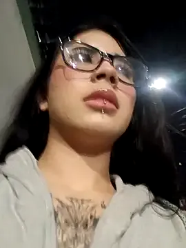Dannii- on StripChat