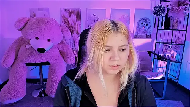 DiaAngell on StripChat