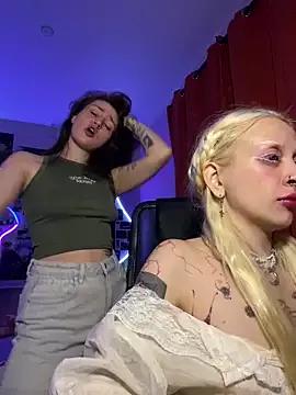 Dooubletroublee on StripChat 