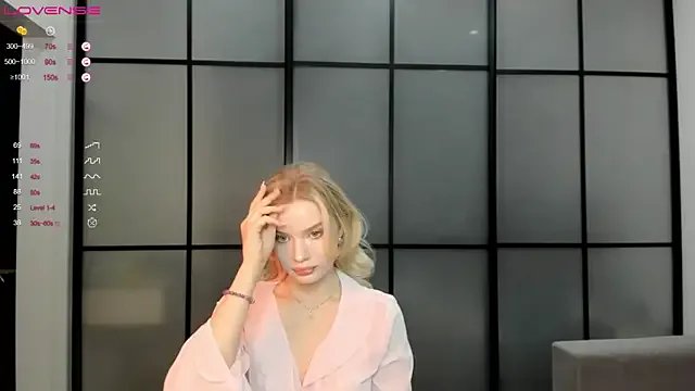 effieelfy on StripChat 