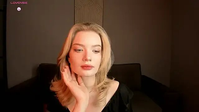 effieelfy on StripChat 