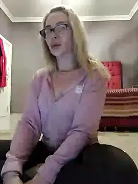 ElenabonyX on StripChat