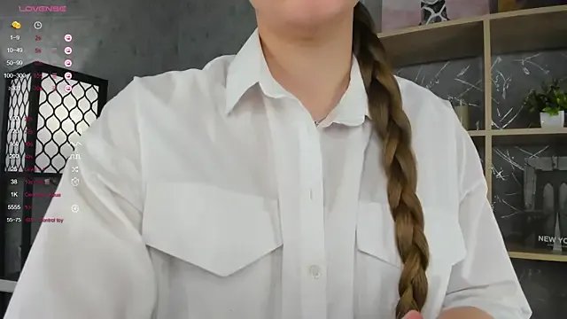 ElenoreReth on StripChat 