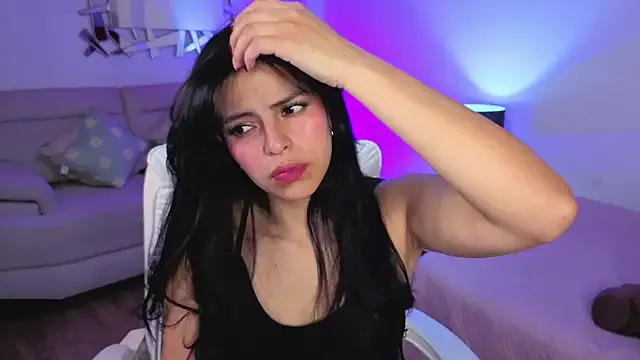 Eliie_Ruizz on StripChat