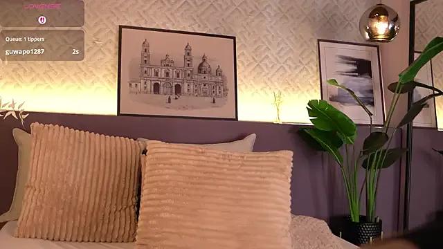 ElleDiane on StripChat 