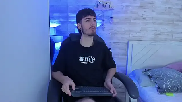 Emir_Ozan_ on StripChat