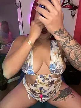 EmmaHot on StripChat