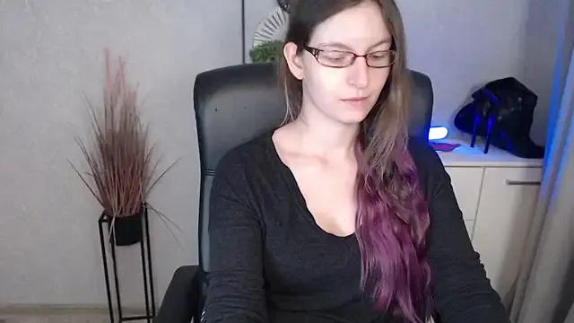 emmaxDelight on StripChat