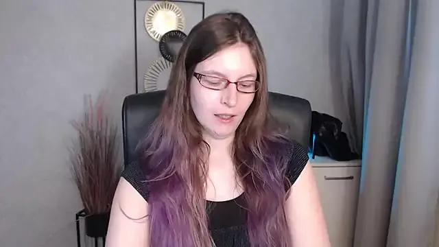 emmaxDelight on StripChat