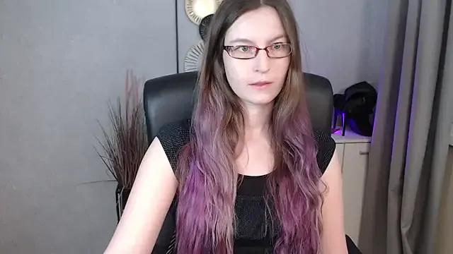 emmaxDelight on StripChat