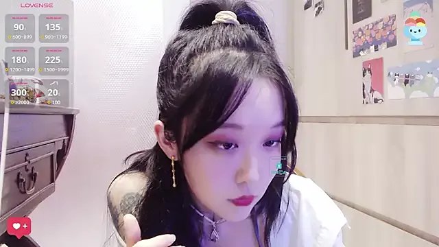 Etherealcat33 on StripChat 