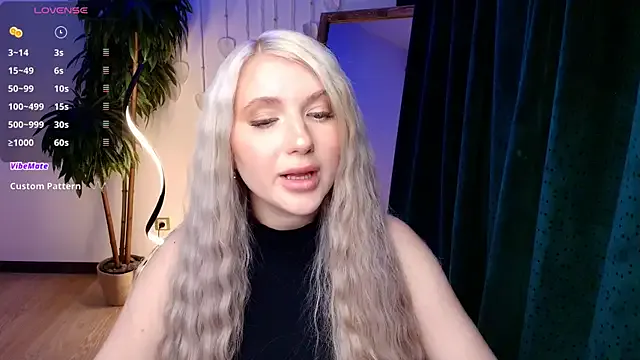 Evacadooo model from StripChat