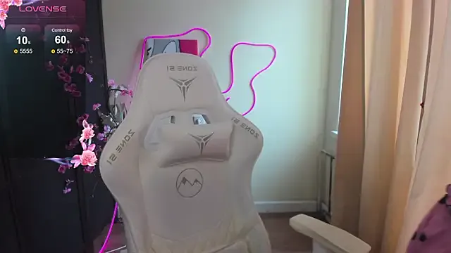 EvelinaLuu on StripChat