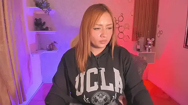 Evelyn_Vega_1 on StripChat