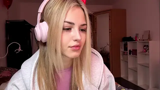 Evva_mayy on StripChat