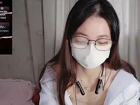 HeIlo-Honey on StripChat