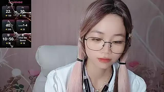 HeIlo-Honey on StripChat