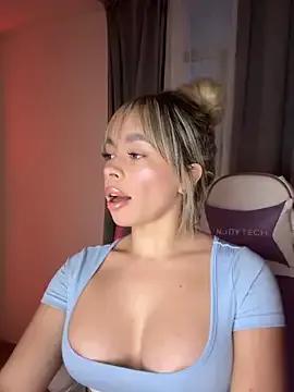 Holli_woul on StripChat 