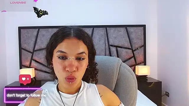 ilitzy_cardona on StripChat 