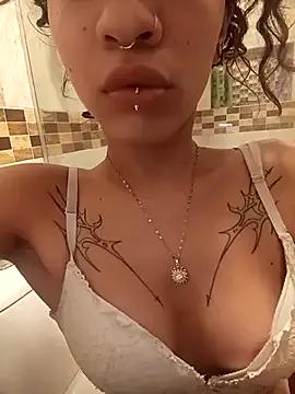 ilitzy_cardona on StripChat 