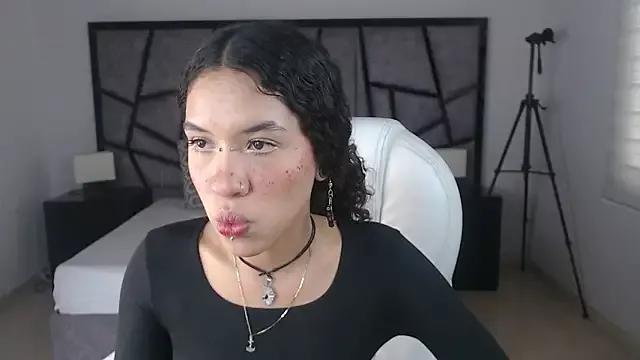 ilitzy_cardona on StripChat 