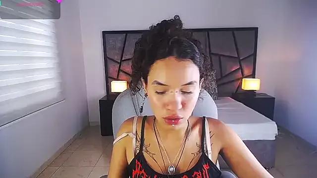 ilitzy_cardona on StripChat 